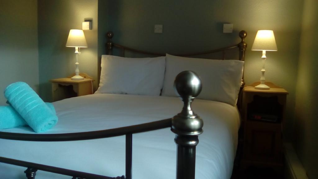 The Red Lion Inn هولمفيرث الغرفة الصورة